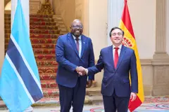 España y Botsuana colaboran en energías renovables e infraestructura