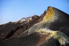 Investigación revela vida microbiana en tubos de lava de La Palma tras erupción volcánica