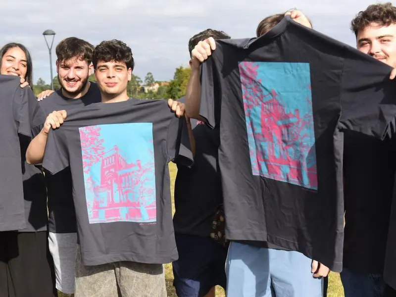 Las camisetas de las fiestas de Oleiros se agotan en Perillo, un nuevo éxito local