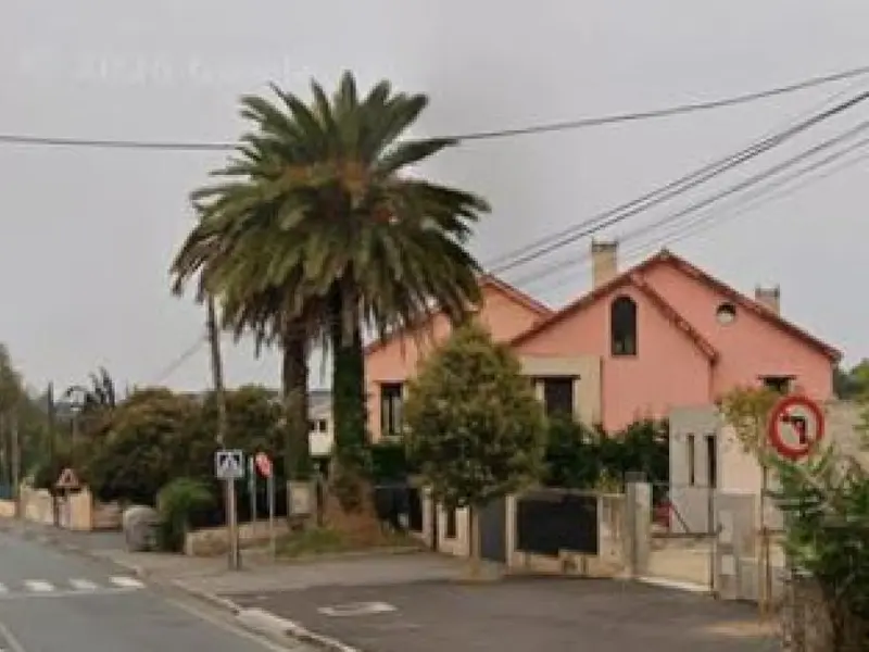 Avenida Francisca Herrera en Oleiros reabre al tráfico tras obras de mejora