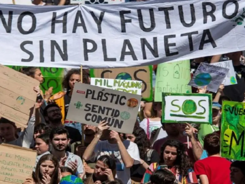 Colectivos ecologistas protestan contra la criminalización de la protesta climática en España