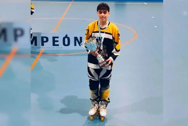 Teo Fidalgo triunfa en el hockey línea juvenil y pone a Oleiros en el mapa deportivo