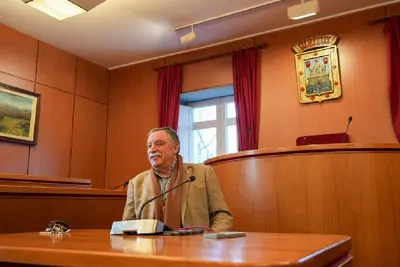 Crisis política en Oleiros tras conflicto por el coche de la mujer del alcalde