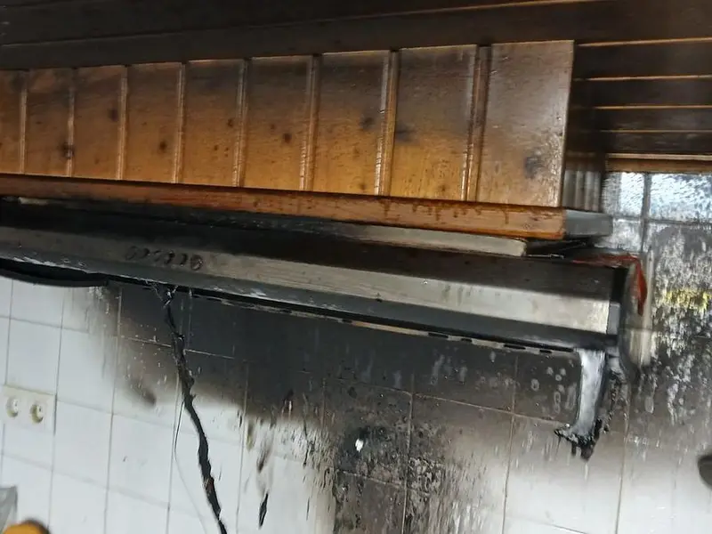 Emergencias interviene en incendio de cocina en la Rúa Cobo de Oleiros