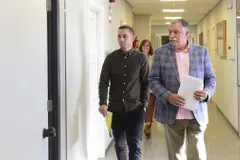 Absuelto el alcalde de Oleiros por el derribo de Casa Carnicero