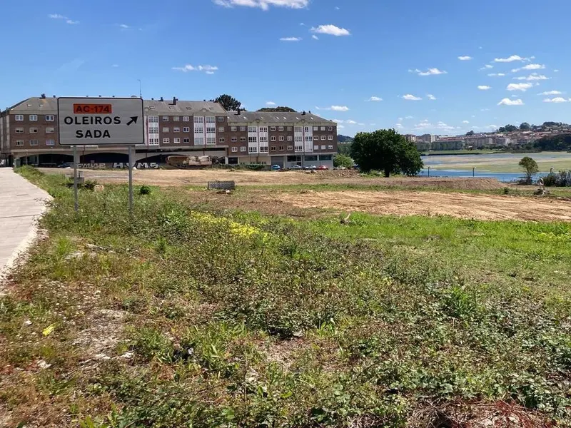 El PSOE de Oleiros propone un parque en lugar de 90 viviendas en A Xesteira