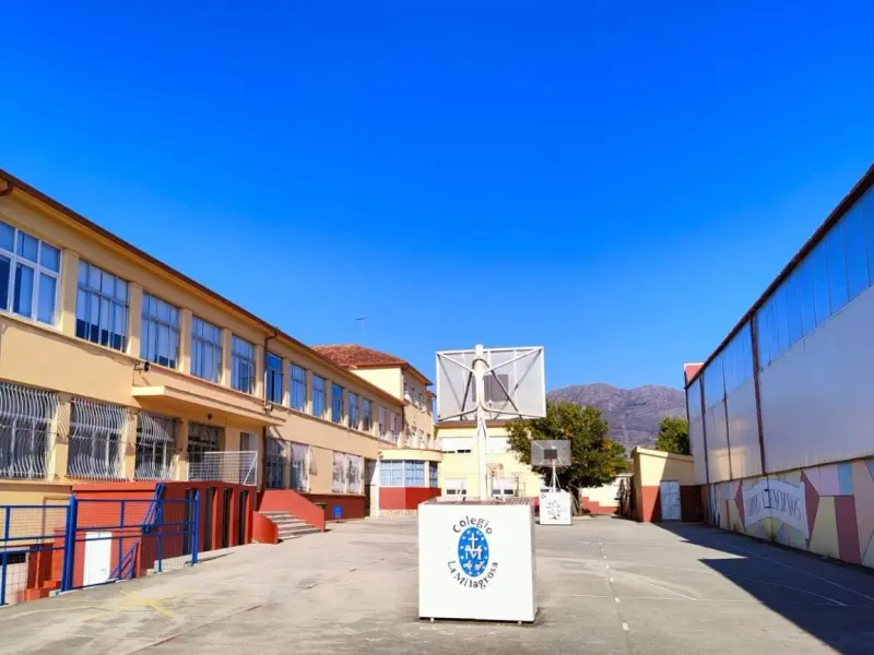 La Archidiócesis asume la gestión del Colegio La Milagrosa en Oleiros