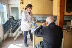 Renovado el contrato para la atención a personas mayores en Oleiros por 1,9 millones