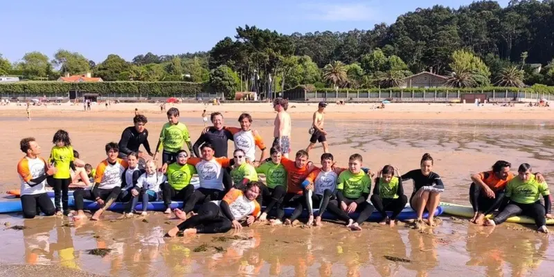 El campamento de surf inclusivo regresa a Bastiagueiro este julio