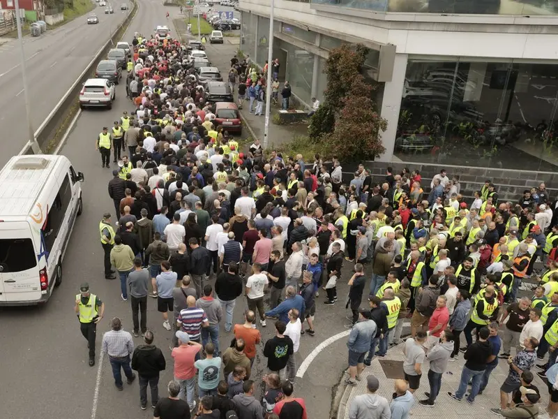 Los trabajadores del metal protestan en Perillo por un convenio justo