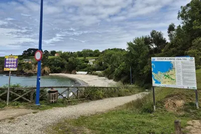 Oleiros no logra adjudicar casetas para los socorristas en playas de Mera, Espiñeiro y Naval
