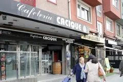 La jamonería La Encina se expande a A Coruña desde Oleiros