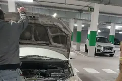 Incendio de vehículos en Montrove y en el parking de Mercadona en Oleiros