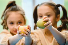 Nuevos menús saludables para escuelas infantiles: más fruta y menos ultraprocesados