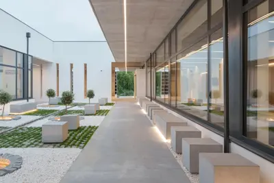 Inauguración del innovador Tanatorio Apóstol Oleiros en Iñás
