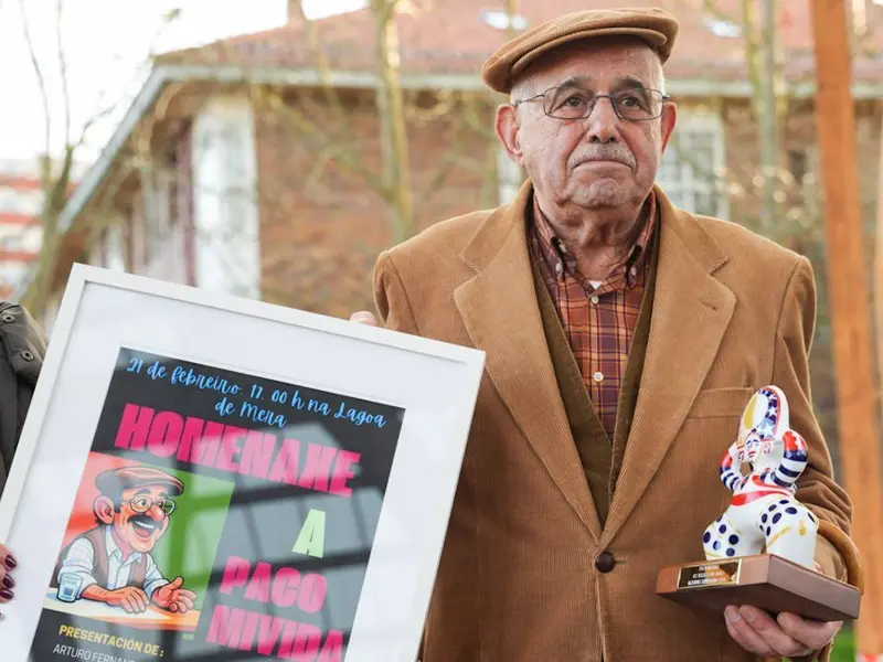 Oleiros rinde homenaje a Paco Mivida, figura legendaria del Entroido