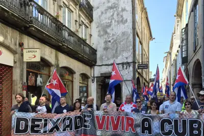 Ángel García Seoane participa en manifestación en apoyo a Cuba en Santiago