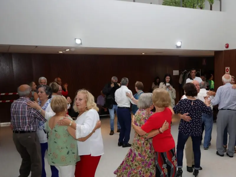 Bailes para mayores este sábado en la Casa do Pobo de Nós e Iñás