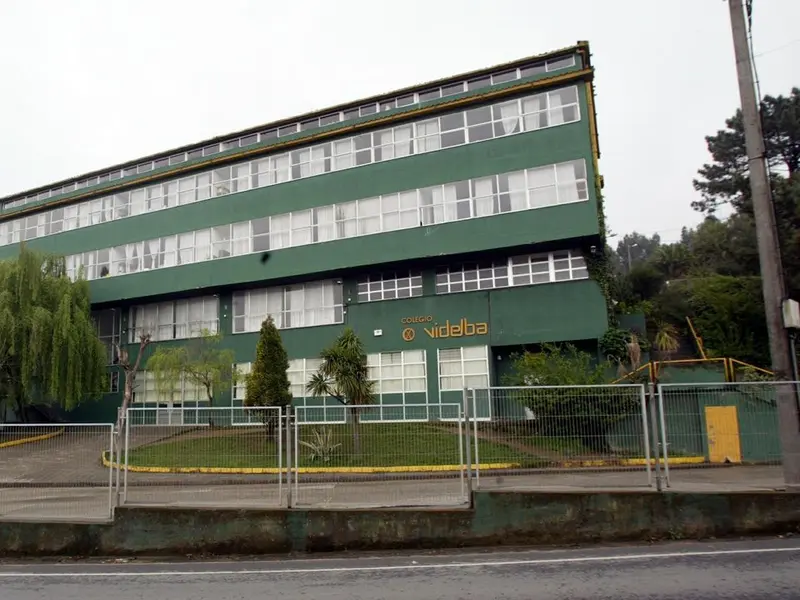 Oleiros conmemora los 50 años del Videlba, colegio pionero que revolucionó la educación