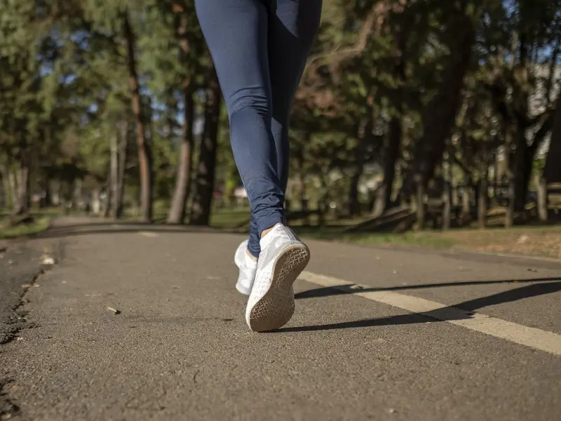 Deporte y sueño adecuados reducen el riesgo de demencia, según metaanálisis