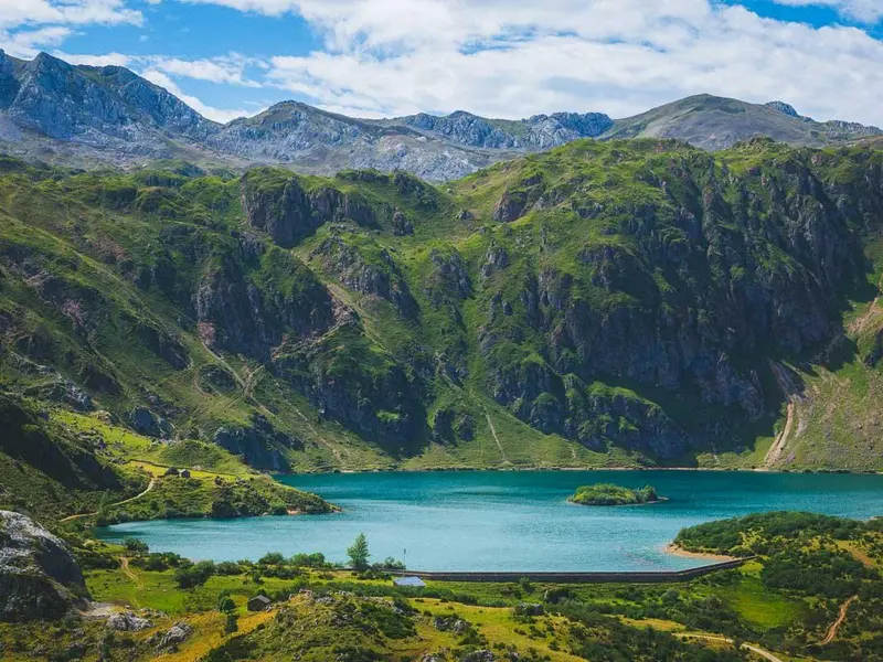 Asturias invierte 700.000 euros en un espacio de acogida de visitantes en Somiedo