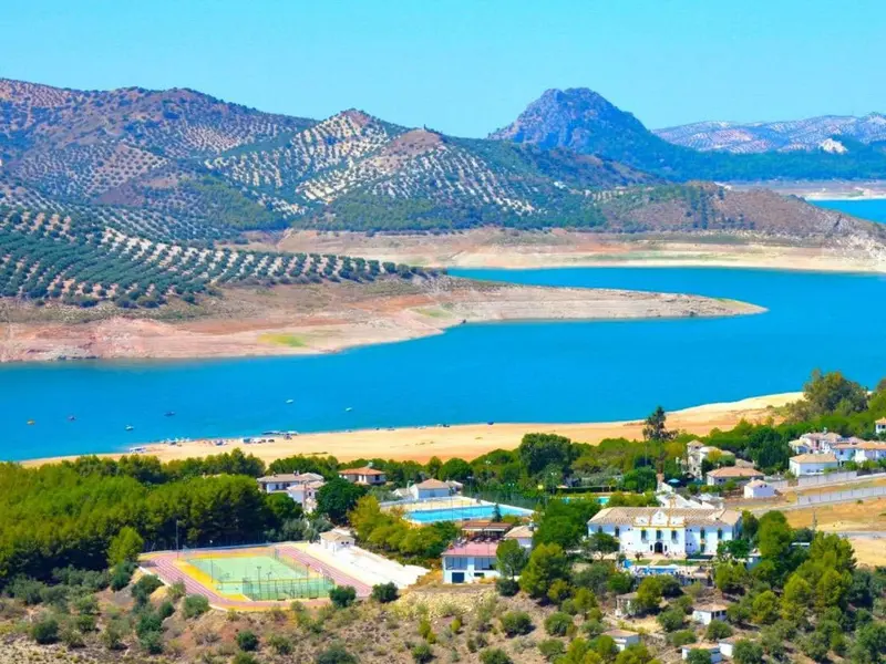 El embalse de Iznájar alcanza casi el 90% de su capacidad tras años de sequía