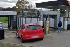 Condenan a un hombre por agredir a una mujer en un autolavado de Oleiros