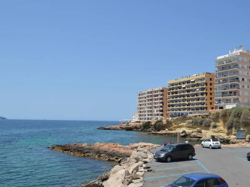 Alarma por vertidos de aguas residuales en la bahía de Portmany, Ibiza